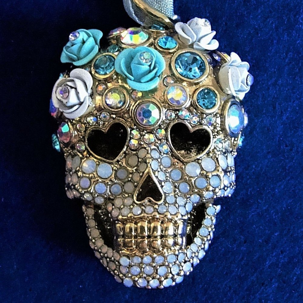 SKULL Flowers Betsey Johnson Opalescent Necklace